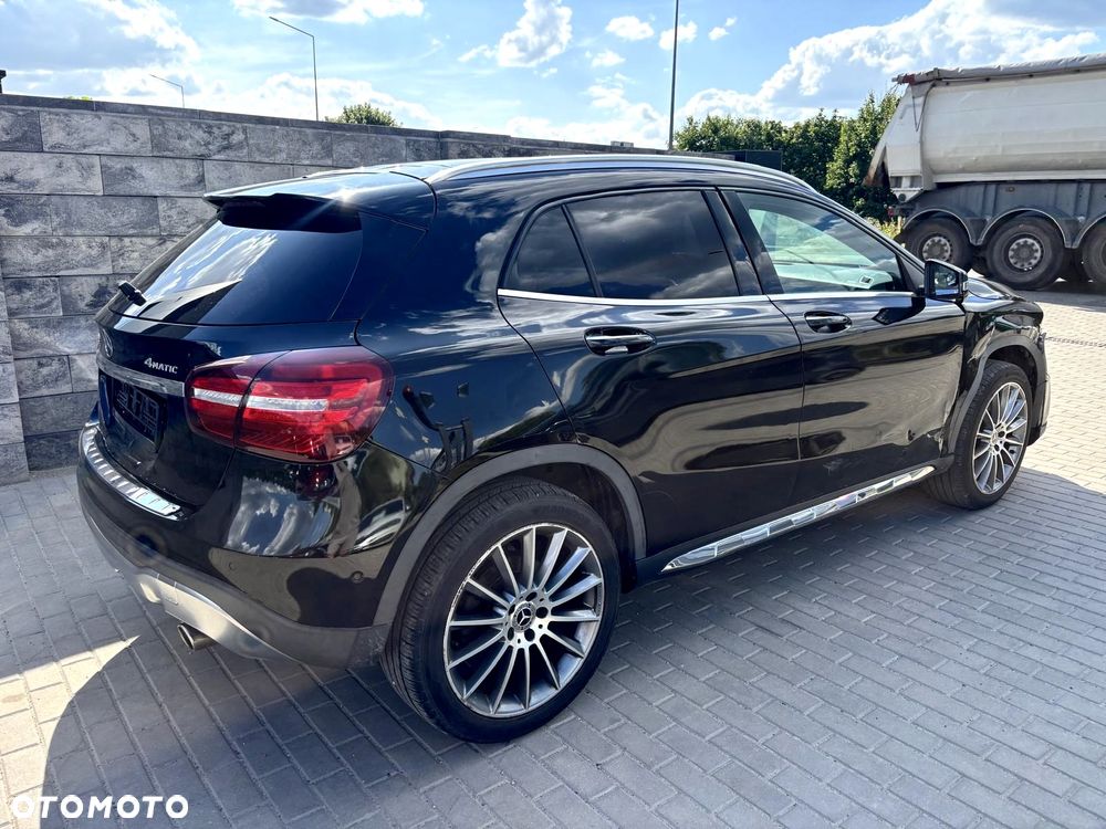 Mercedes-Benz GLA 250 4-Matic - 5