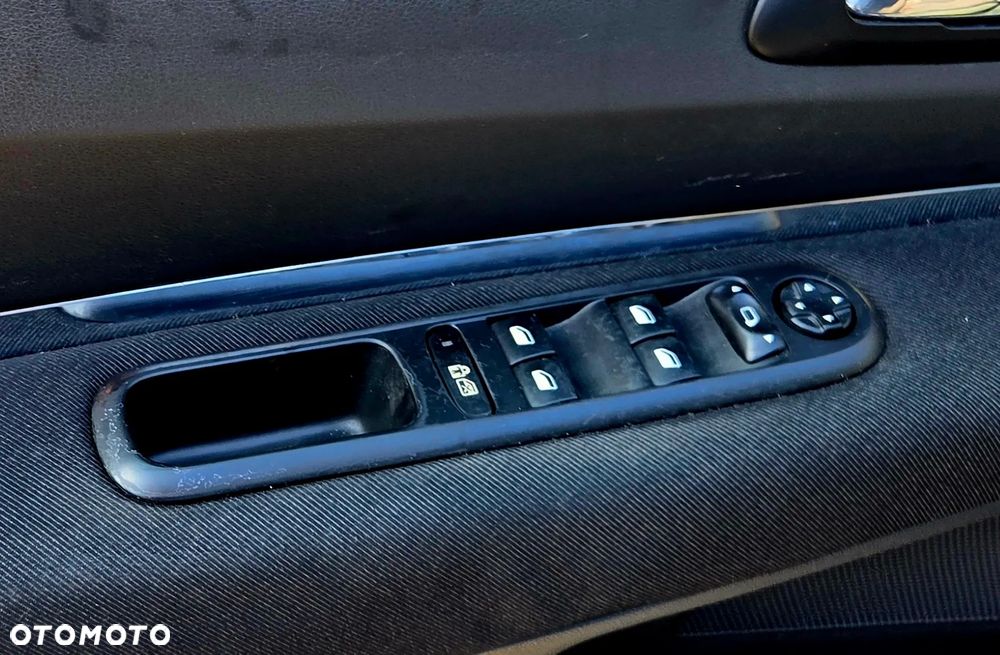 Peugeot 3008 1.6 HDi Premium - 14