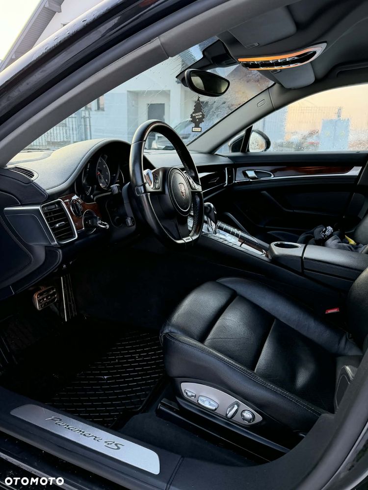 Porsche Panamera 4S PDK - 18
