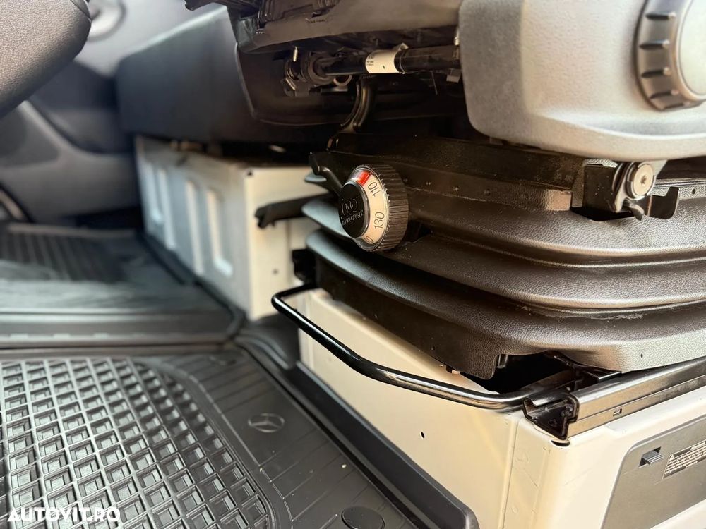 Mercedes-Benz Sprinter - 12