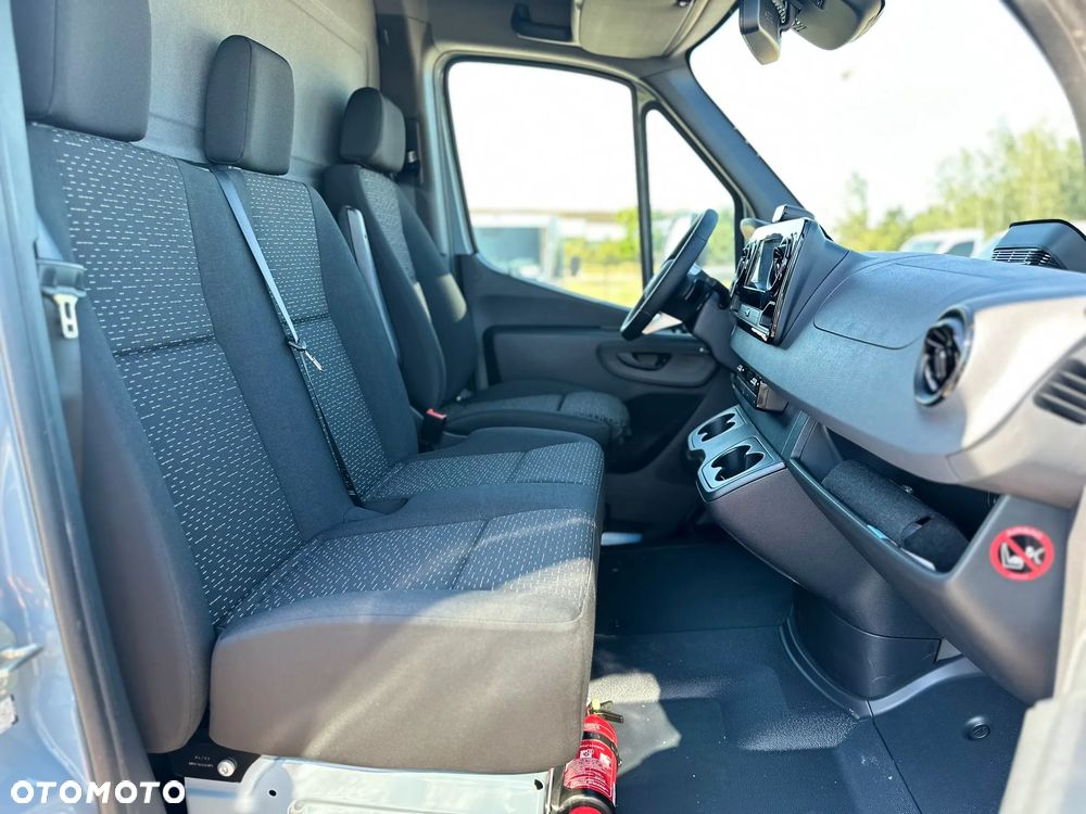 Mercedes-Benz Sprinter - 16