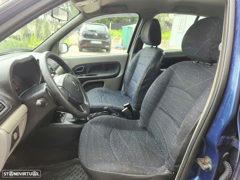 Renault Clio 1.2 16V Privilège - 11