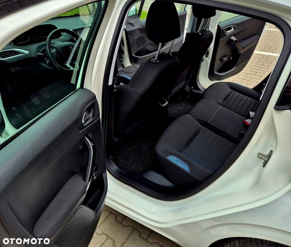 Peugeot 208 - 31