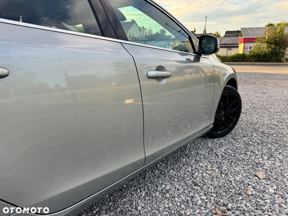 Volvo V40 D2 Momentum - 4