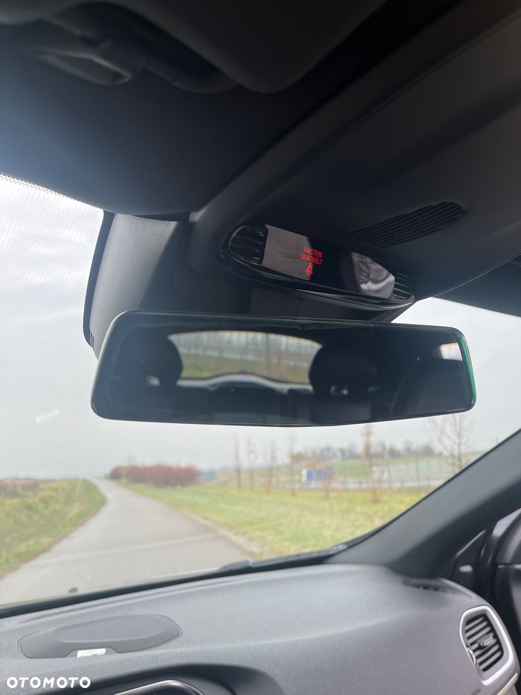 Volvo V40 D2 R-Design - 24