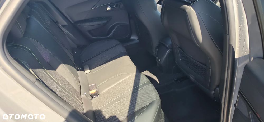 Peugeot 2008 1.2 Pure Tech GPF Allure S&S EAT6 - 7