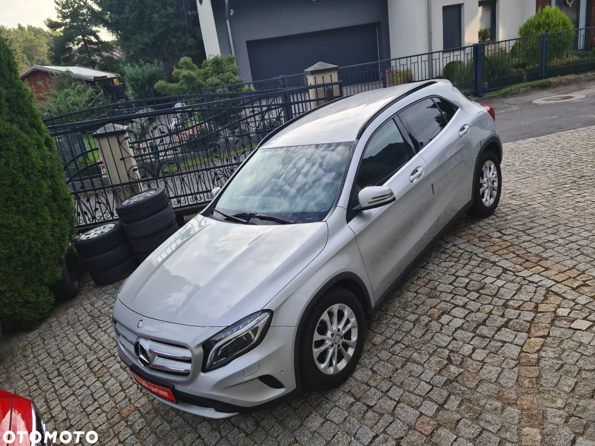 Mercedes-Benz GLA - 30