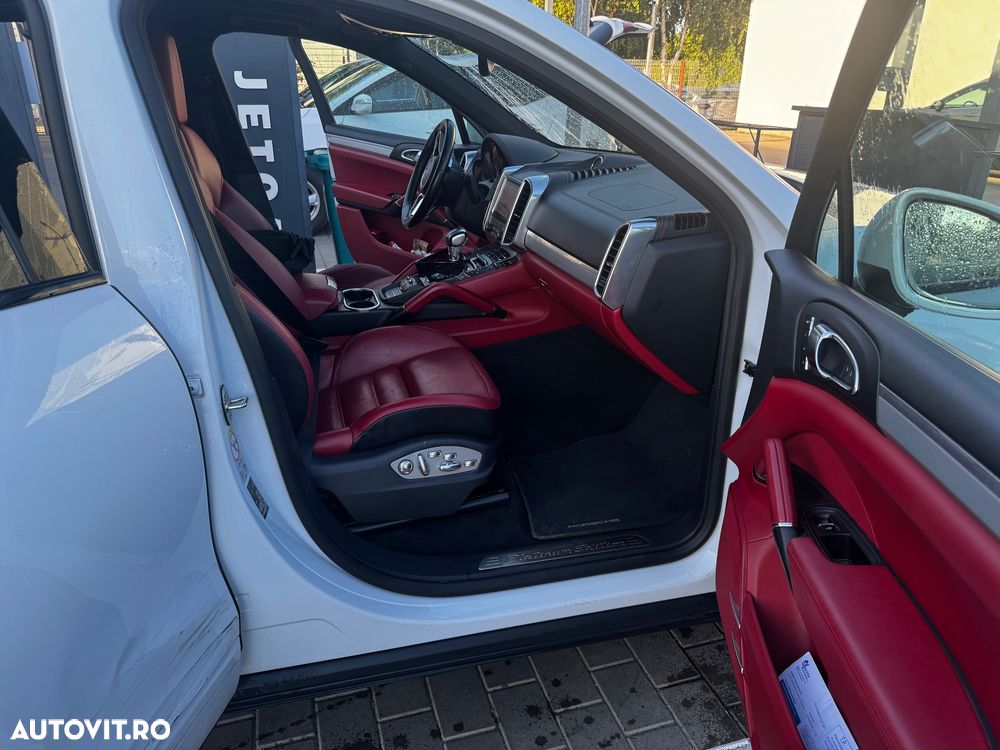 Porsche Cayenne 3.0 L - 2
