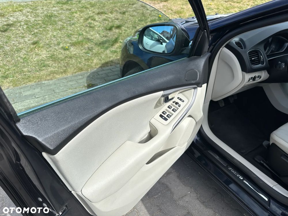 Volvo V40 D3 Momentum - 17