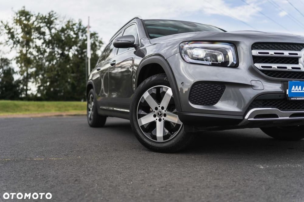 Mercedes-Benz GLB - 11