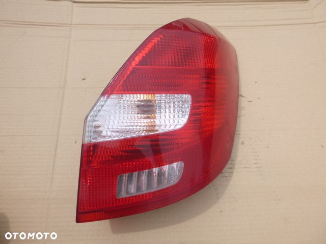 LAMPA PRAWY TYŁ PRAWA TYLNA SKODA FABIA II HB - 6