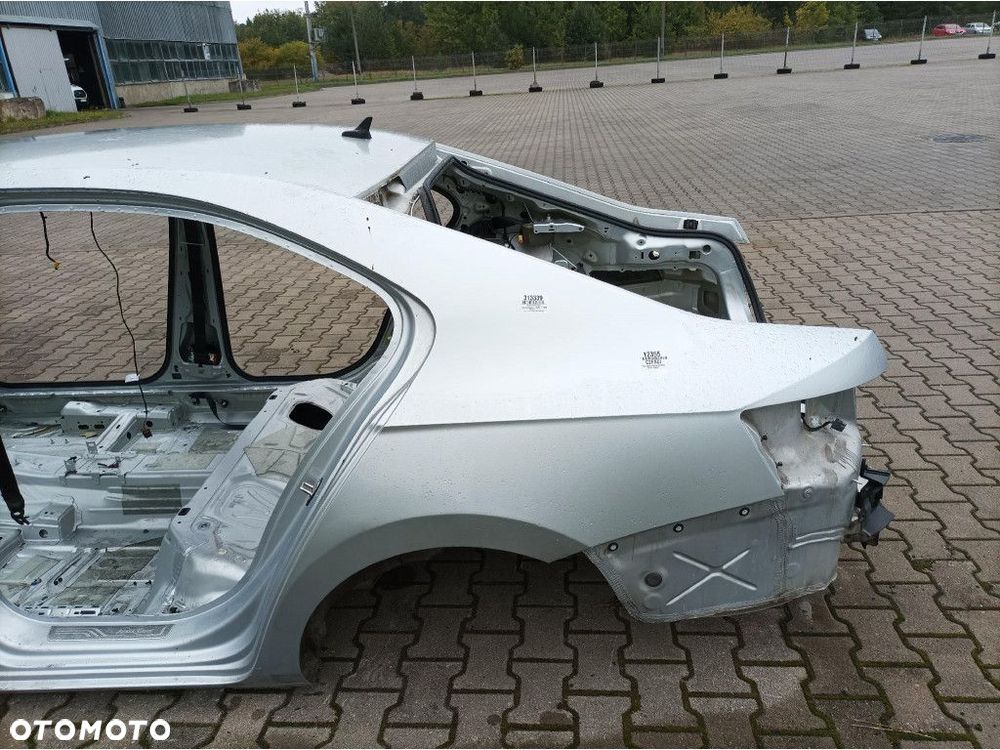 SKODA SUPERB III HB BŁOTNIK ĆWIARTKA TYŁ LEWA LA7W - 1
