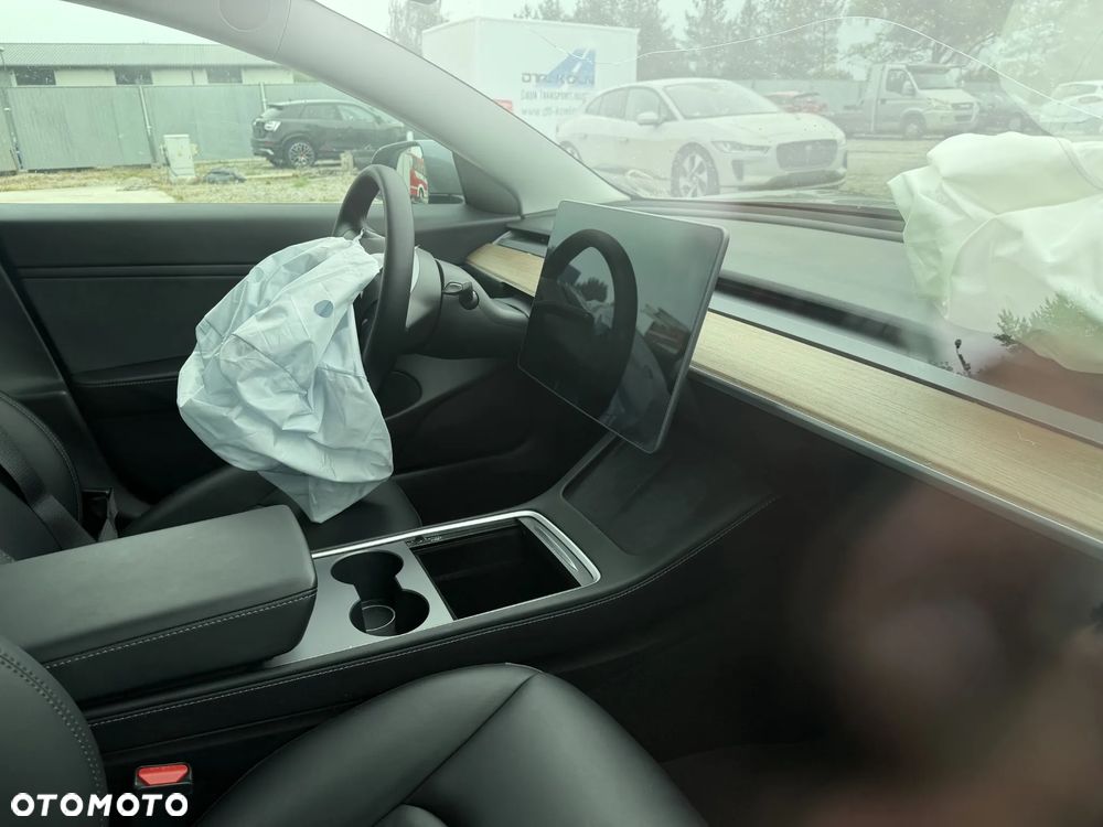 Tesla Model 3 - 11