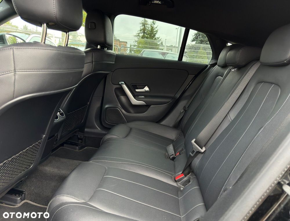 Mercedes-Benz CLA 200 7G-DCT - 25