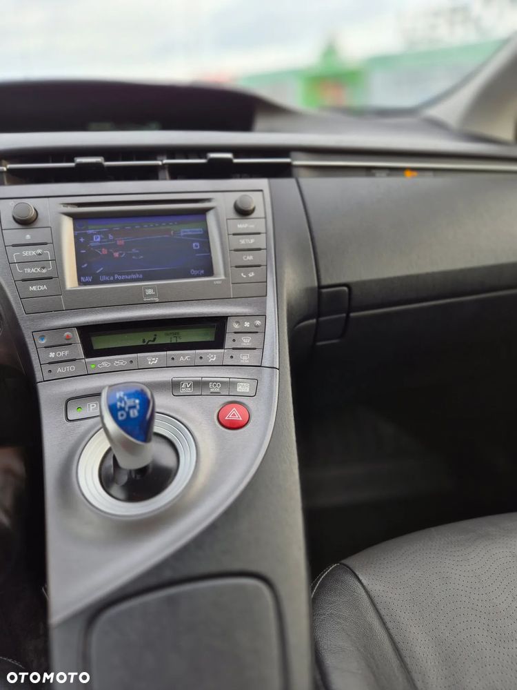 Toyota Prius 1.8 HSD Prestige - 19