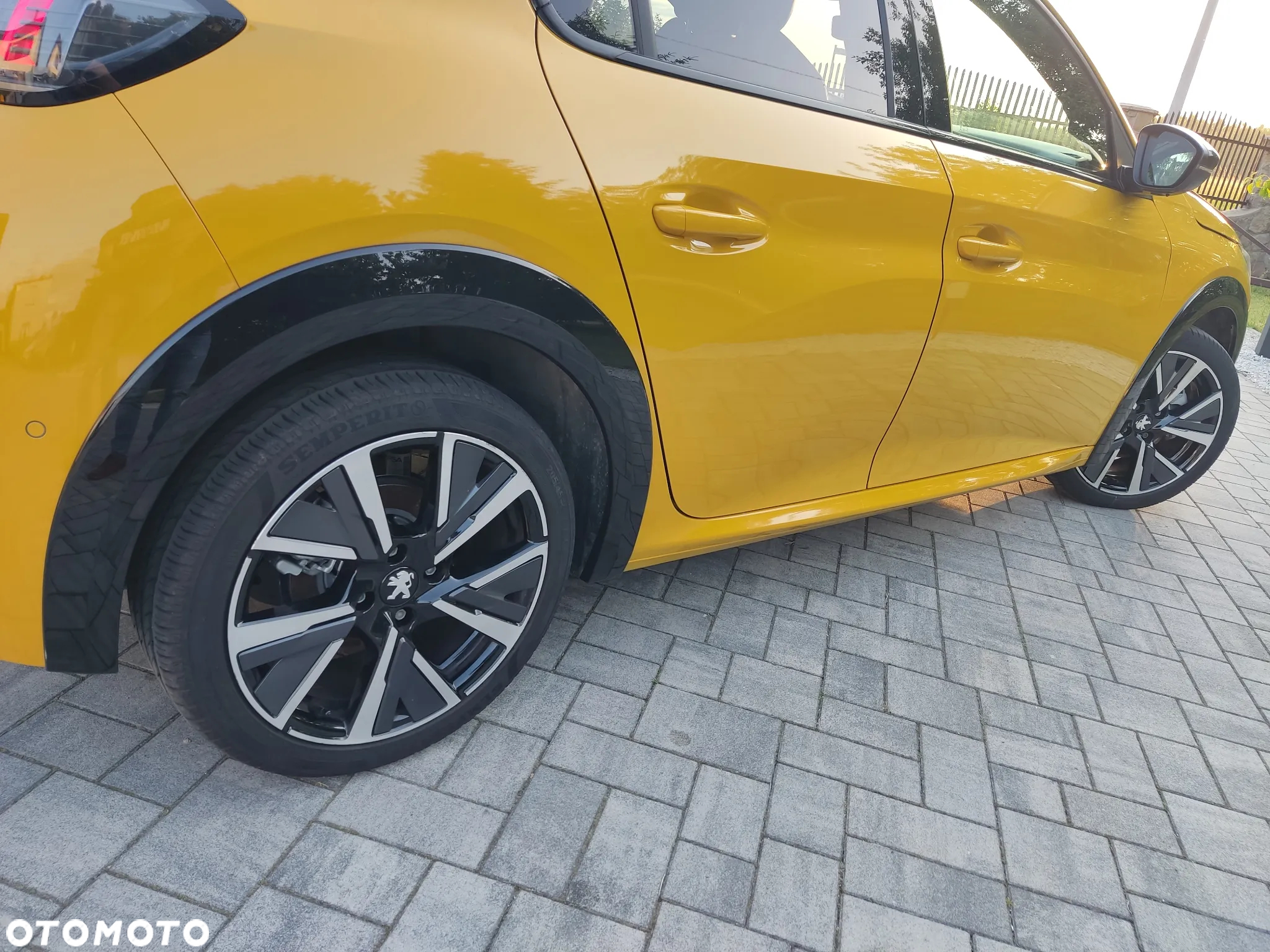 Peugeot 208 1.5 BlueHDi GT S&S - 5