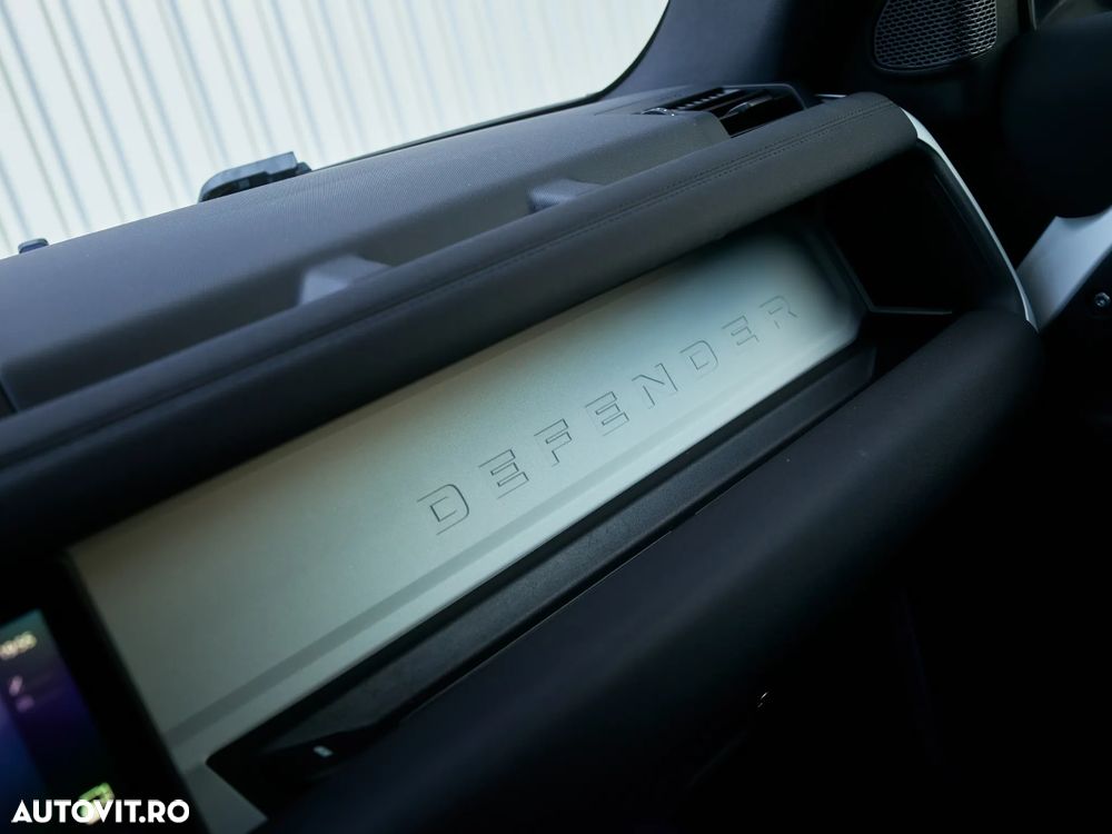 Land Rover Defender 110 2.0L D240 S - 26