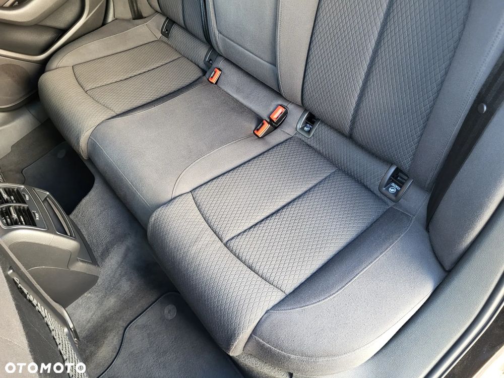 Audi A6 Avant 2.0 TDI Ultra DPF S tronic - 27