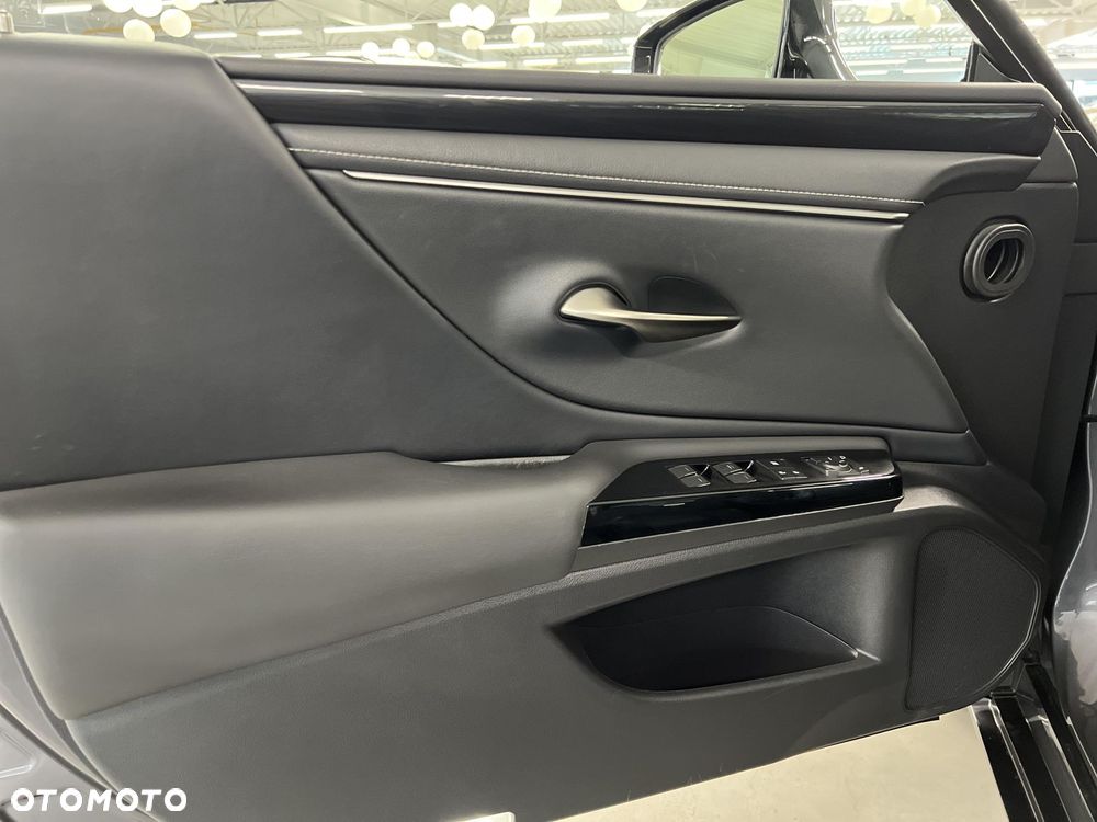 Lexus ES 300h Business Edition - 23