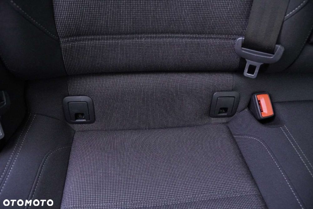 Volkswagen Passat 2.0 TDI SCR DSG Comfortline - 17