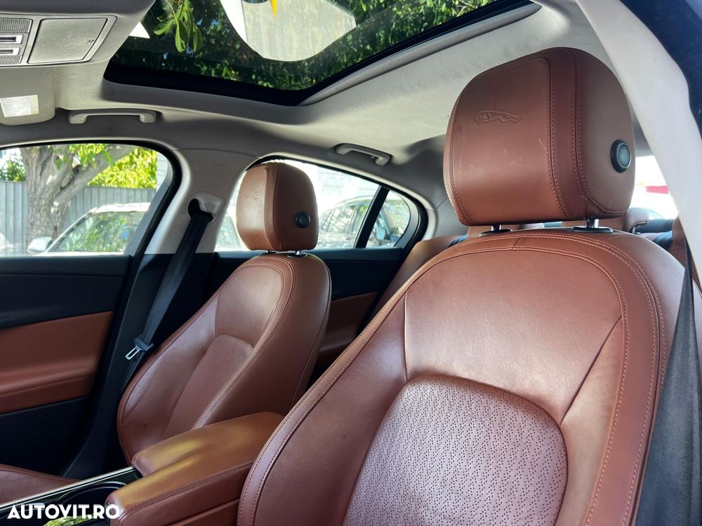 Jaguar XE 20d Aut. Portfolio - 33