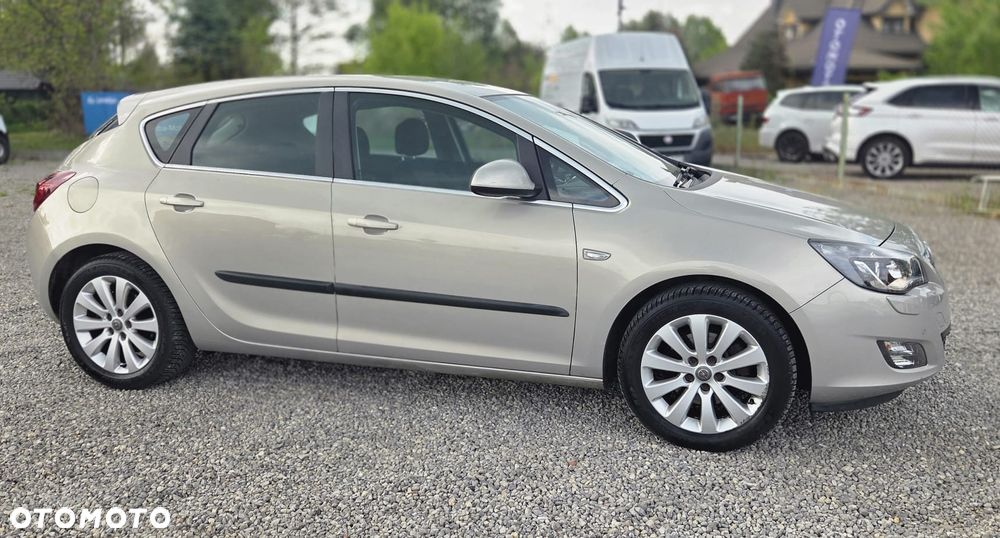 Opel Astra 1.6 T Cosmo - 11