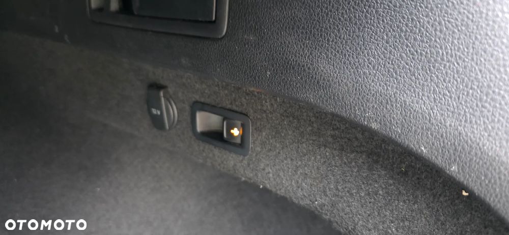 Volkswagen Passat 2.0 TDI SCR DSG 4Motion Business - 24