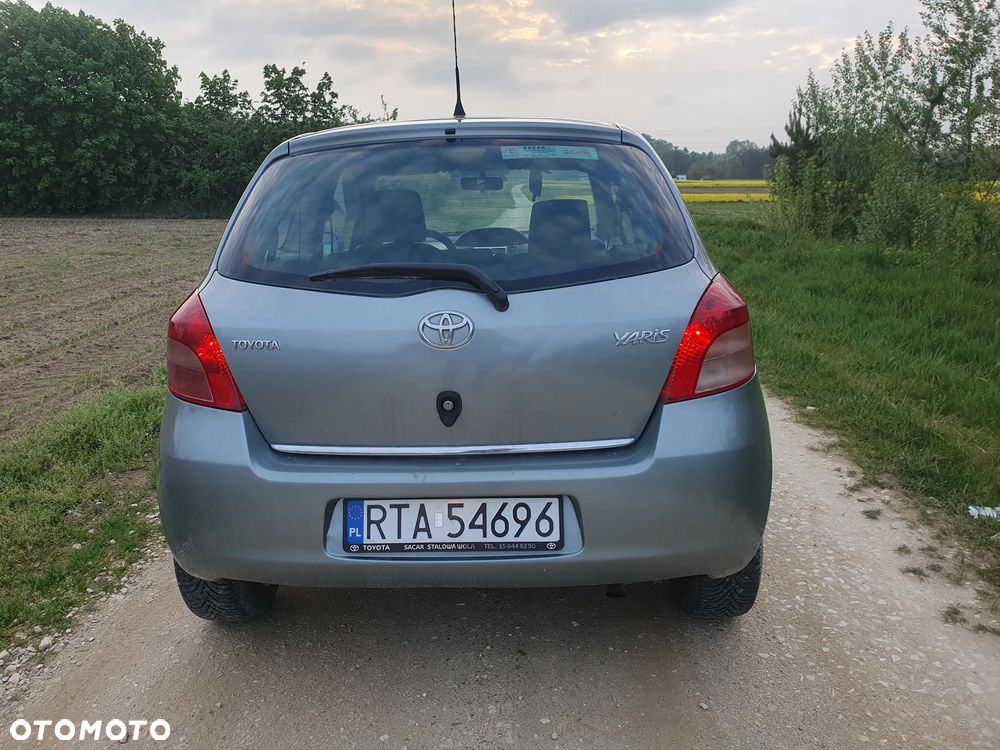 Toyota Yaris - 8