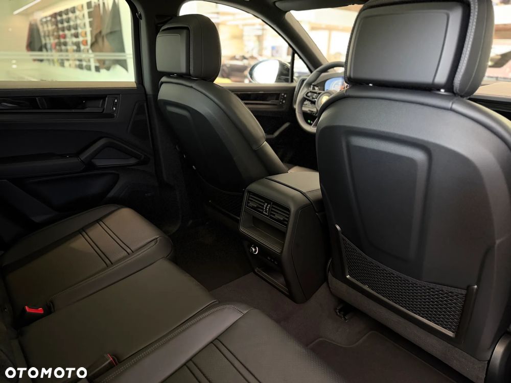 Porsche Cayenne E-Hybrid PHEV Black Edition - 33