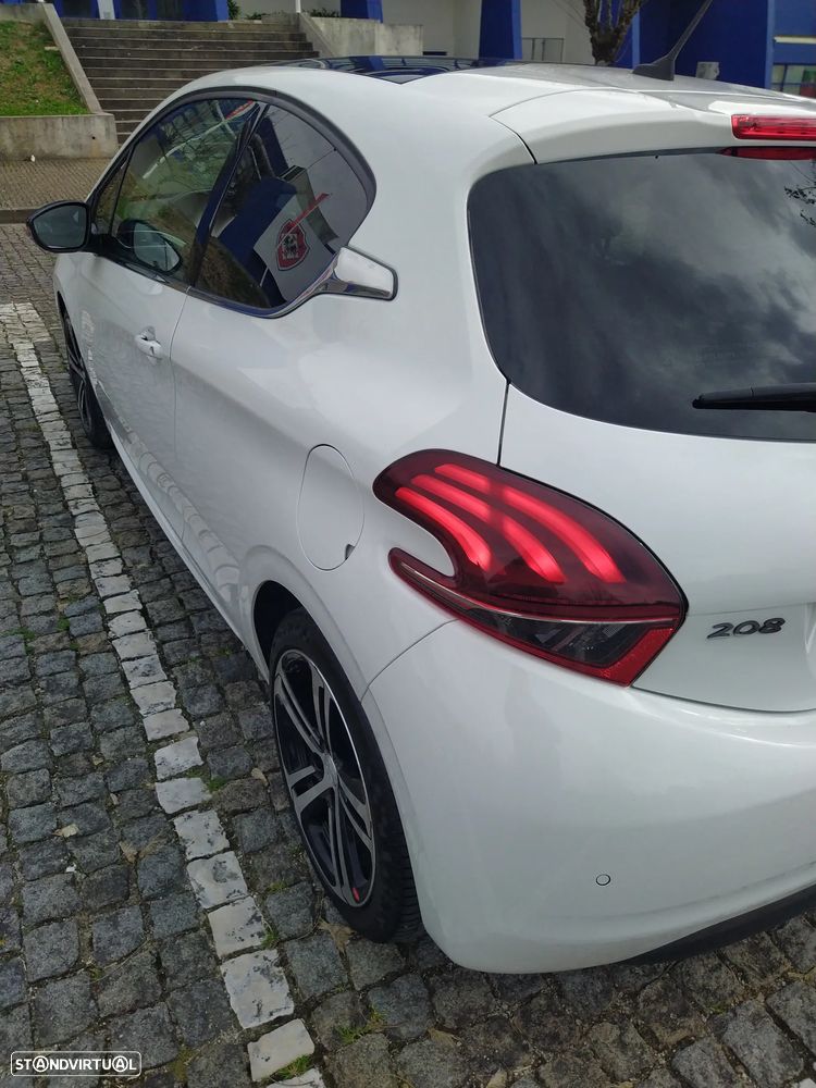 Peugeot 208 1.6 BlueHDi GT Line - 31