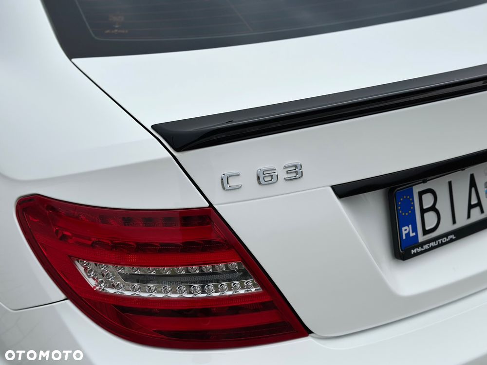 Mercedes-Benz Klasa C 63 AMG - 10