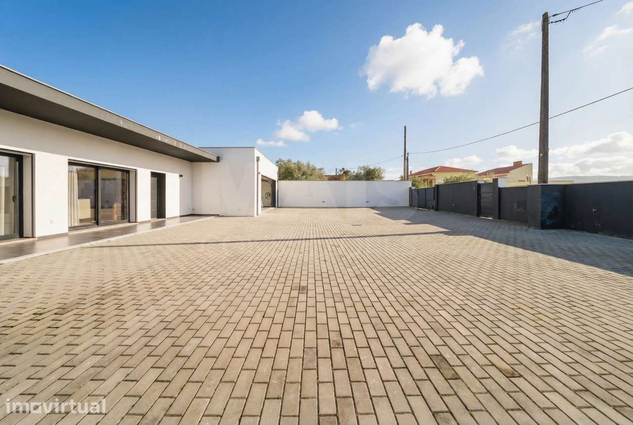 Moradia T3 Térrea Moderna em terreno c/ 2.610m2 - Grande imagem: 2/42