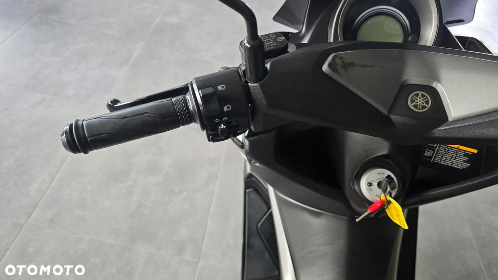 Yamaha NMAX - 12