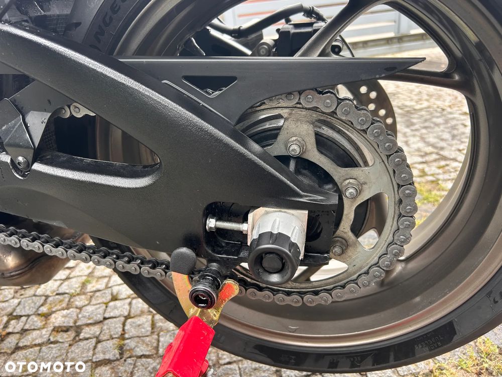 Suzuki GSX 1000 - 18