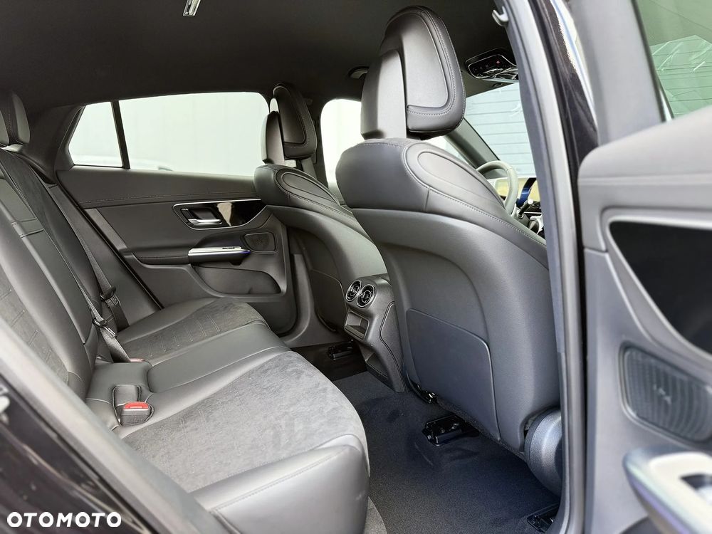 Mercedes-Benz GLC - 32