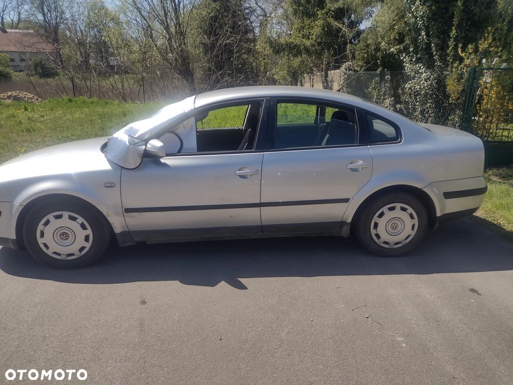 Volkswagen Passat - 1