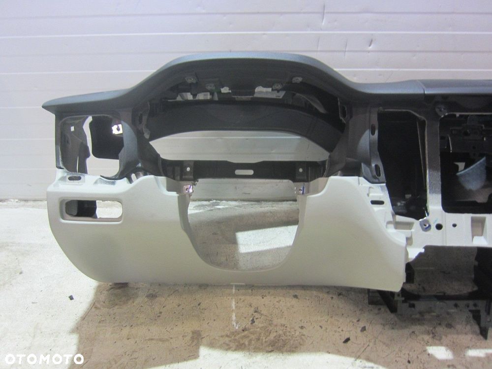 VOLVO XC60 II KONSOLA ROZDZIELCZA DESKA HEAD UP JASNA SZARA ORYGINAŁ - 6