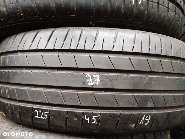 Bridgestone 225/45/19 nr 27