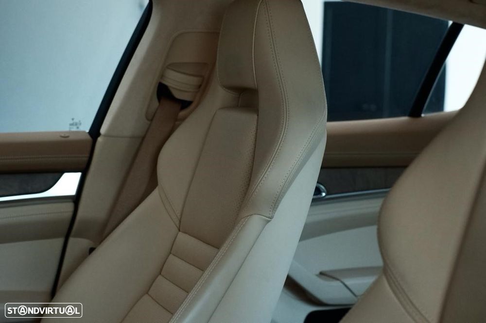 Porsche Panamera Turbo PDK - 28