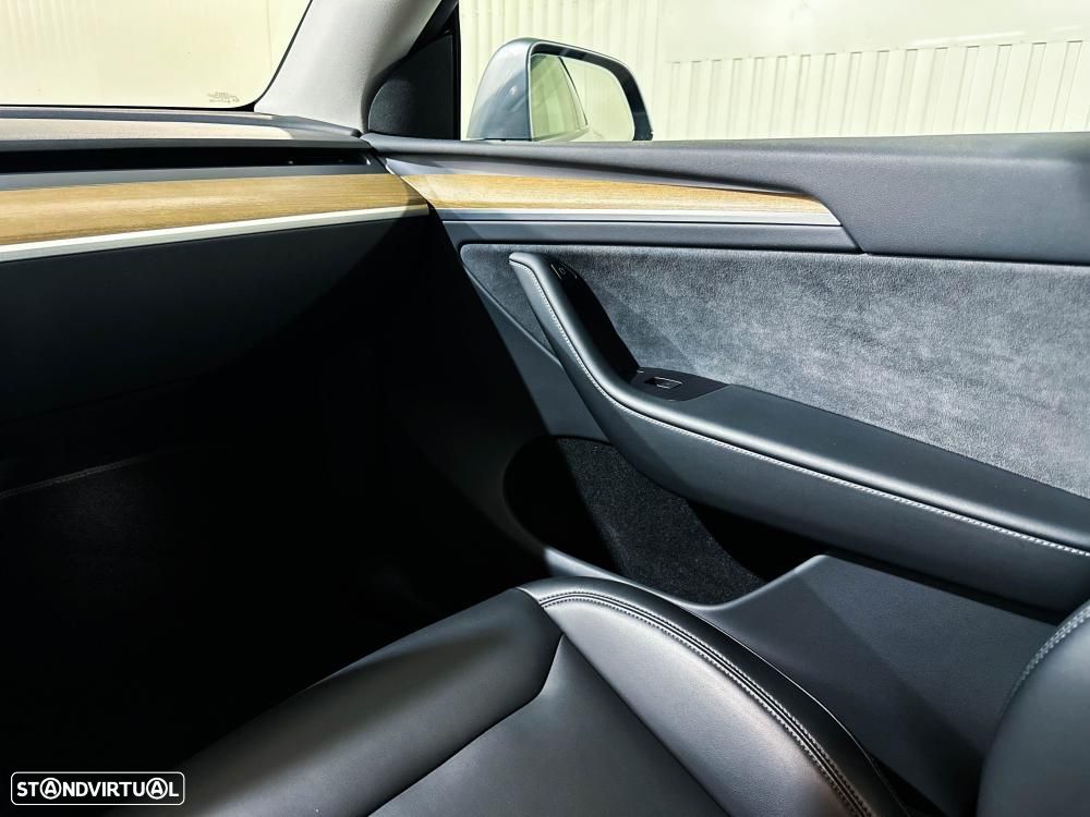 Tesla Model Y Long Range Dual Motor AWD - 25