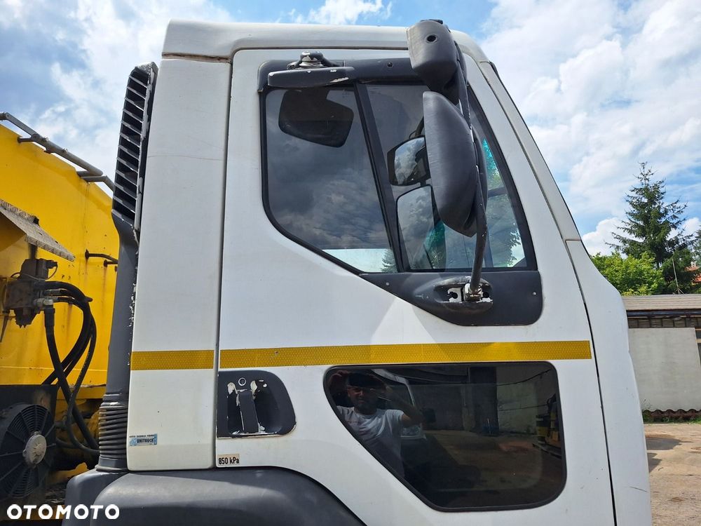 Renault 270.18 4X2 - 32