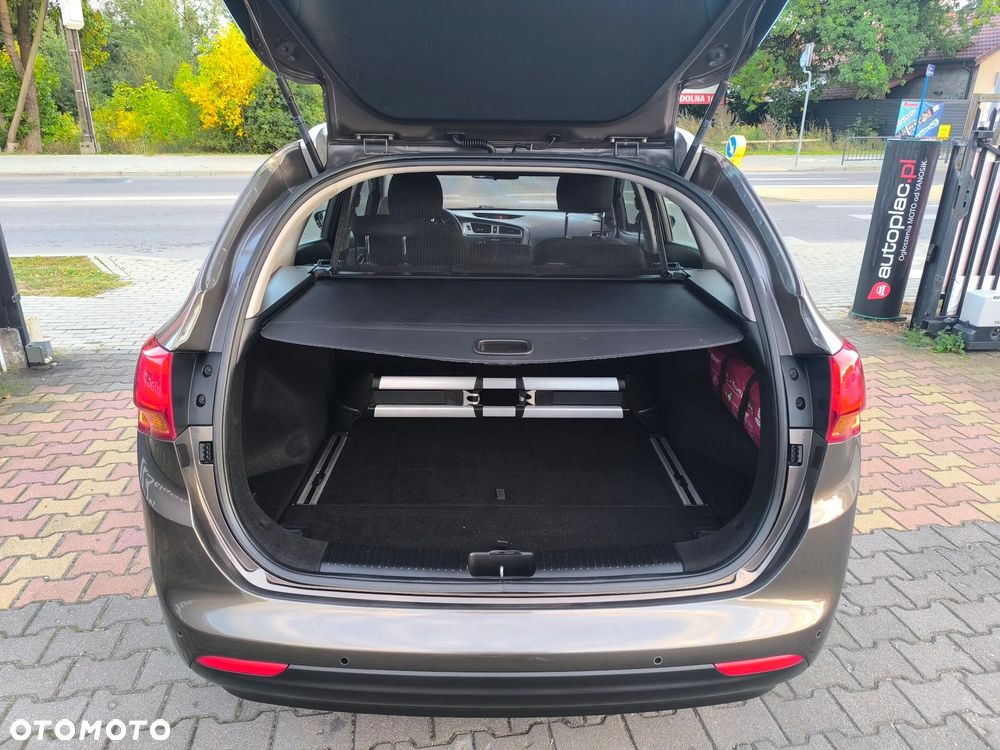 Kia Ceed 1.6 CRDi 128 Dream Team Edition - 19
