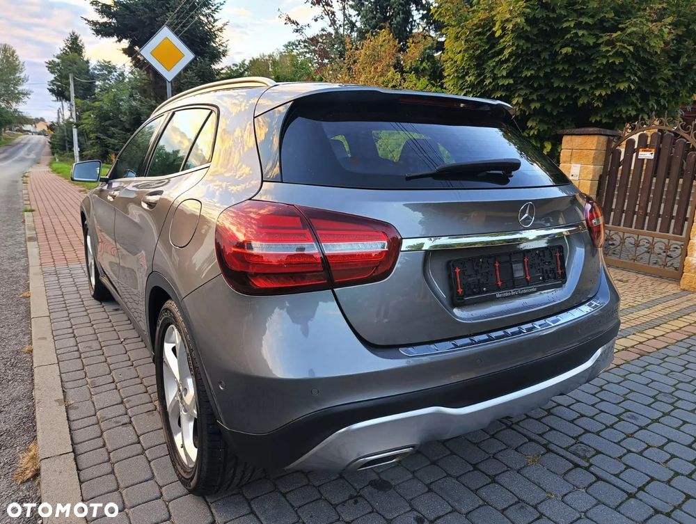 Mercedes-Benz GLA 200 Urban - 3