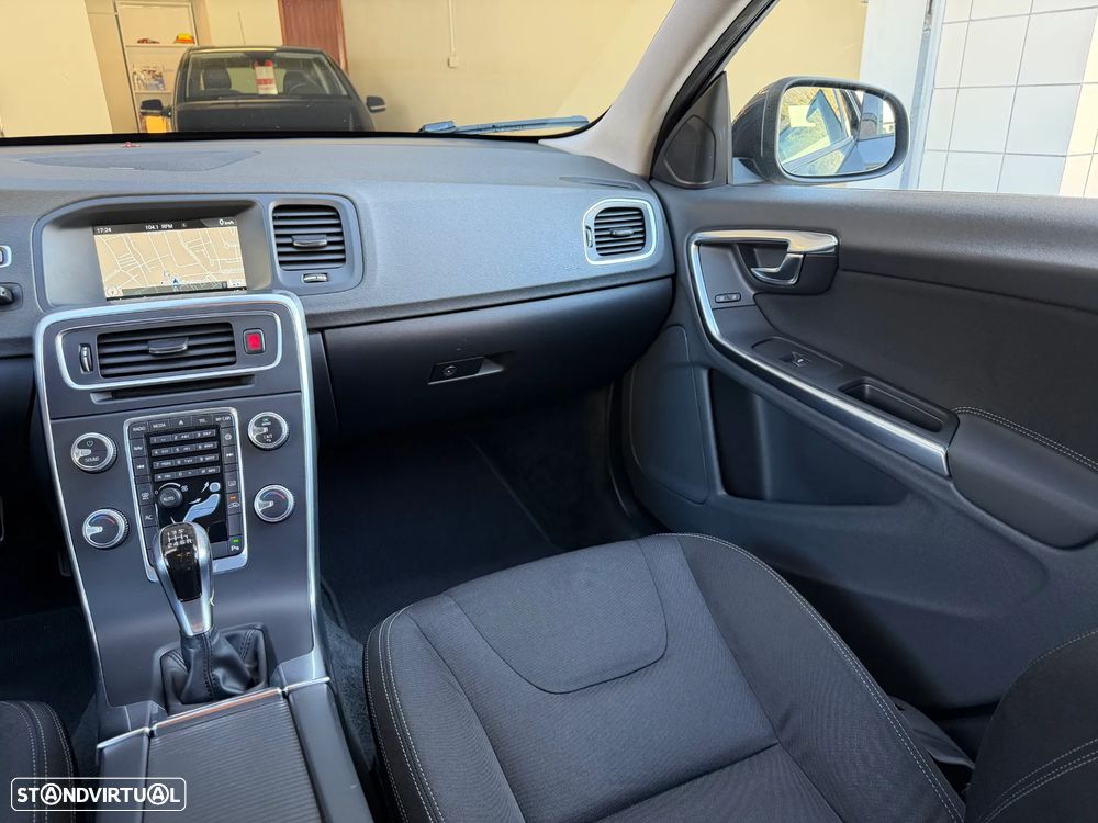 Volvo V60 2.0 D4 Momentum Eco - 14