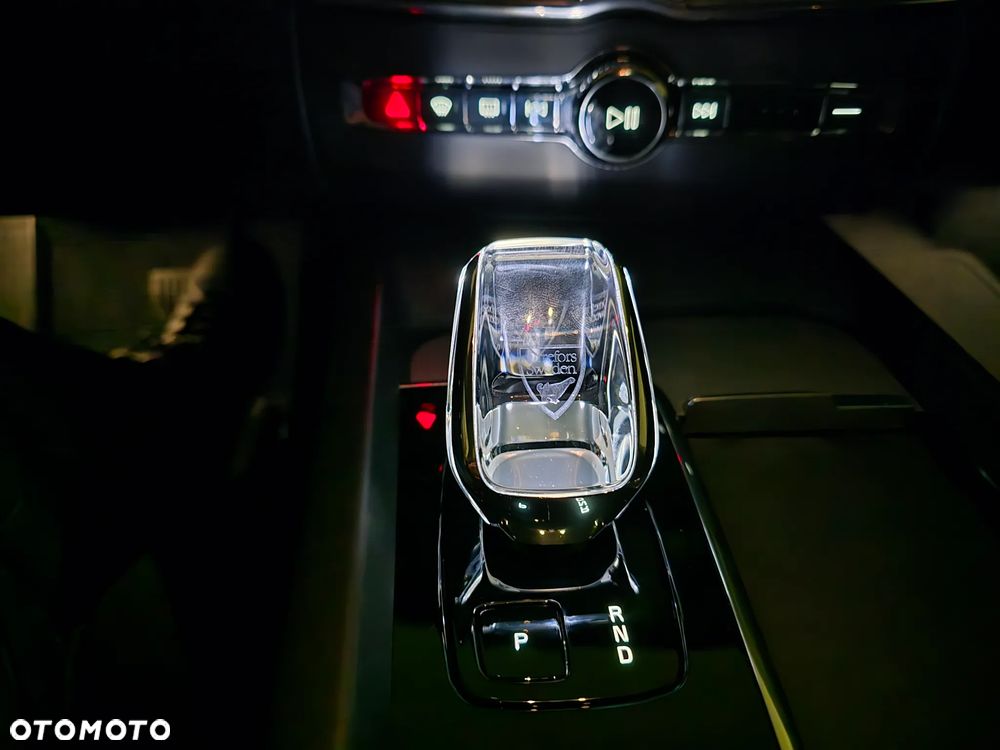 Volvo XC 60 T6 Plug-In Hybrid AWD Plus Dark - 15