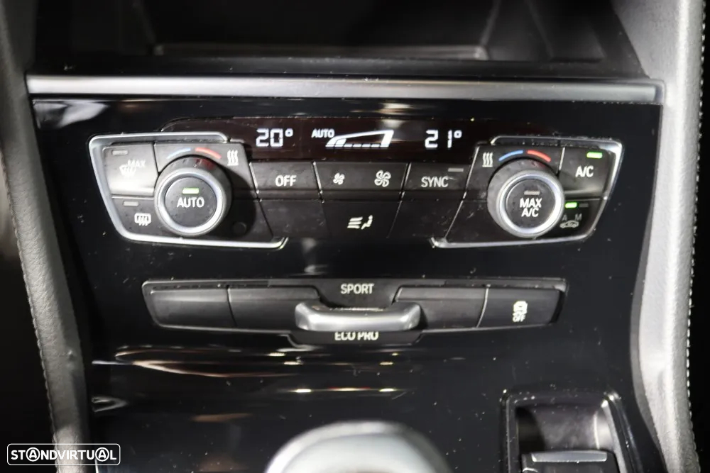 BMW 218 Active Tourer d Line Luxury - 23