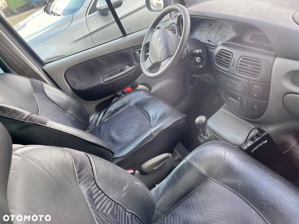Renault Scenic 1.9 dCi EXpression - 3