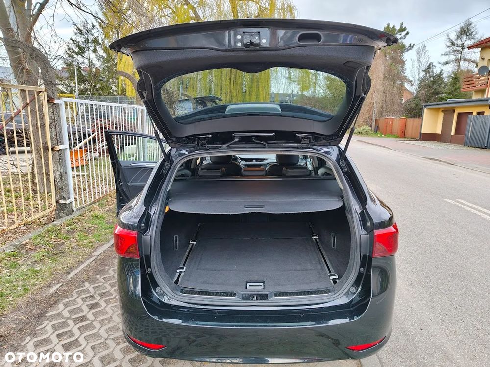 Toyota Avensis 1.8 Premium - 21