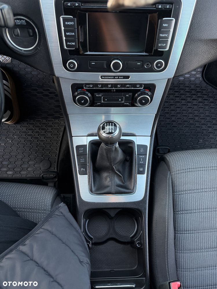 Volkswagen Passat - 11