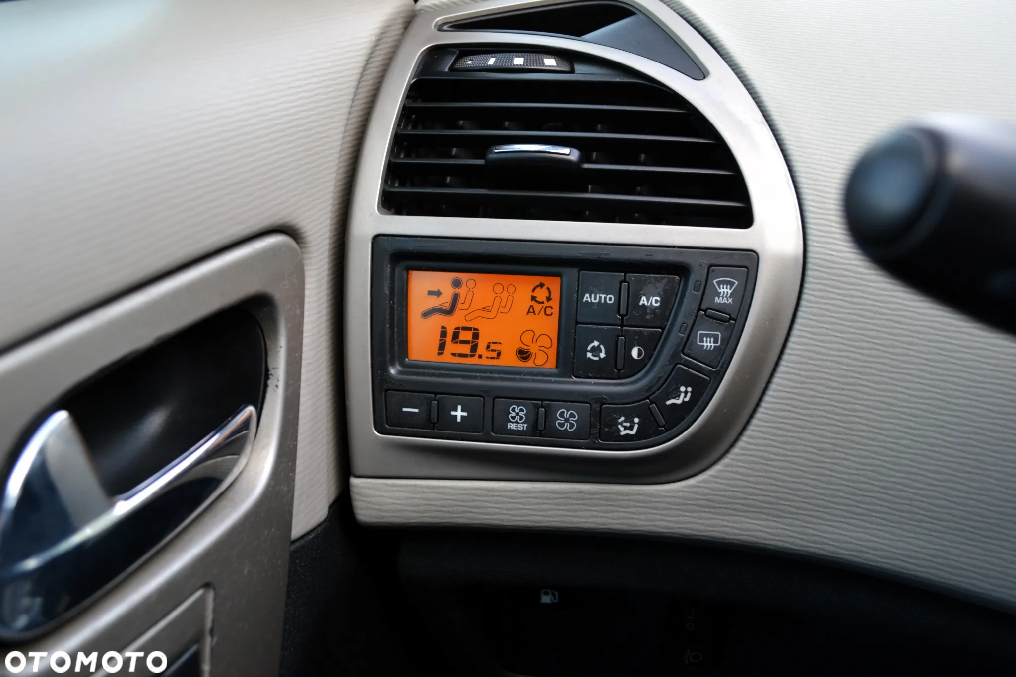 Citroën C4 Picasso 1.6 HDi FAP ESG6 Confort - 19